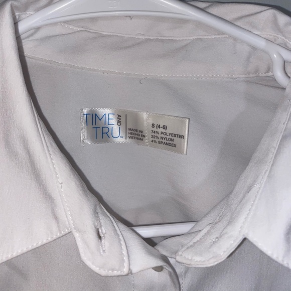 Women’s button up top - Picture 2 of 3